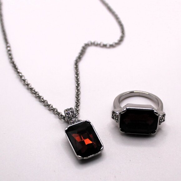 Avon Majestic Mauve Necklace & Ring Set (Size 6) NIB - Picture 1 of 6